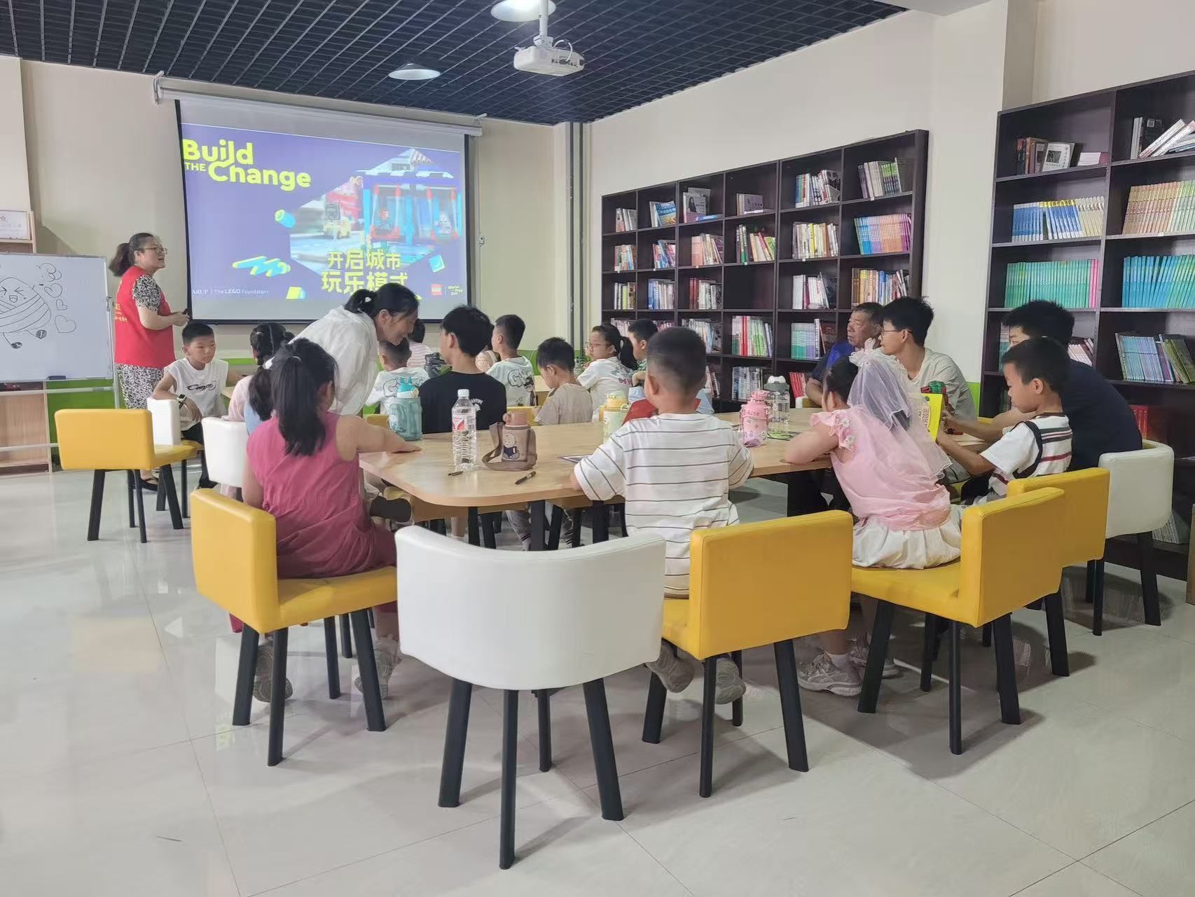 自慰视频
2022级社会工作专业实习生联合青州市社会工作服务站开展乐乐箱小组活动